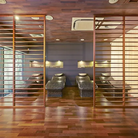 兹德罗约瓦海洋酒店 科沃布热格