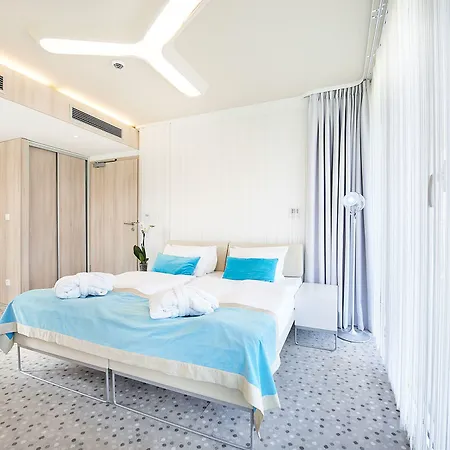 Otel Marine By Zdrojowa 5*