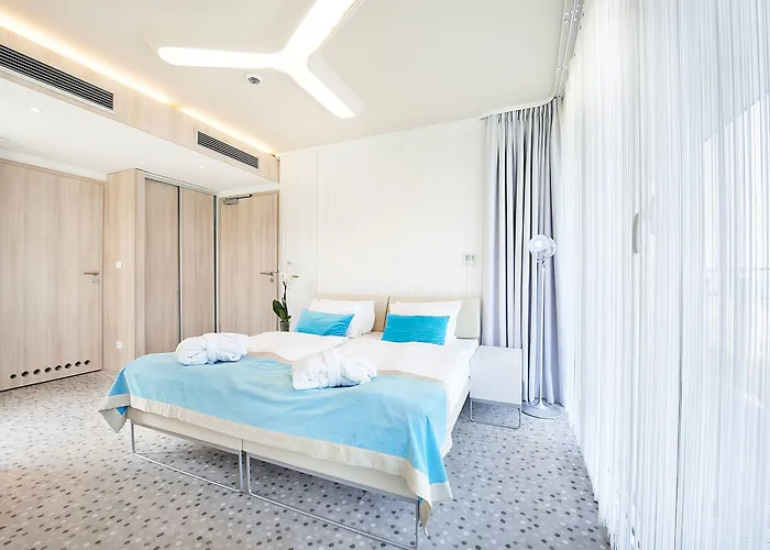 מלון Marine By Zdrojowa 5*